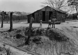 Anlegestelle der Fähre : Das Fährhäuschen an der Anlegestelle am Rio Tieté.