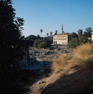 Kos, Altstadt, Loggien-Moschee, Die antiken Hafenausgrabungen und Loggien-Moschee, Gazi-Hassan-Pascha-Moschee, 17. Jh.