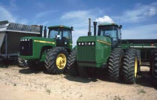 Fotografie: Großtraktor, Zwillingsreifen
