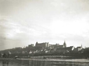 Pirna. Blick von Norden über die Elbe auf Stadt und Schloss Sonnenstein