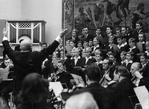 Dresden. Zwinger, Gemäldegalerie Alte Meister, Gobelinsaal, Konzert mit dem Kreuzchor unter R. Mauersberger