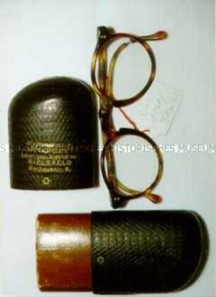 Brille mit Etui