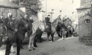 Osterreiter in Ostro : Gesellschaftliche Volkskultur - Frühling. Ort: Wotrow / Ostro. Saatreiten bzw. Reiten um die Fluren in Ostro, am Ostersonntag früh um 5 Uhr.