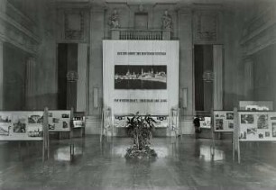 Ausstellung der Deutschen Fotothek Dresden "Aus der Arbeit der Deutschen Fotothek für Wissenschaft, Forschung und Lehre" : Berlin, Unter den Linden 8, Staatsbibliothek, Foyer. Ausstellung der Deutschen Fotothek Dresden "Aus der Arbeit der Deutschen Fotothek für Wissenschaft, Forschung und Lehre"