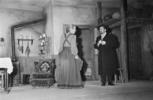 Szenenbilder aus "Der Biberpelz" von G. Hauptmann mit W. Gröhl, H. Hellmich, W. F. Richter (W. Richter-Reineck), F. Nowack, E. Mirek u.a. Maxim-Gorki-Theater, 17.09.1954