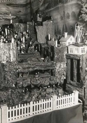 Weihnachtsberg, beweglich. Familien-Gemeinschaftsarbeit. Teilansicht