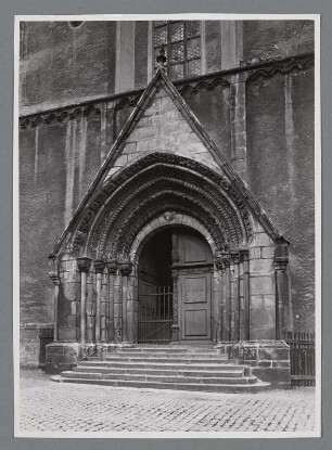 Görlitz. Niederschlesien. Das Westportal mit dem Brauttor der im 15. Jh. im Stil der Spätgotik errichteten Pfarrkirche St. Peter und Paul
