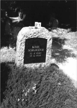 Grabstein 21 (Index: 100085356) Maße HxBxT: 113x64x35 cm Beschreibung: Stele, Korbbogenabschluß, Schriftplatte mit Segmentbogenabschluß: Grabstein 21