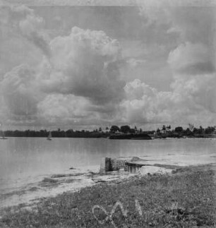 Ruine : Blick auf eine Ruine am Strand von Daressalam