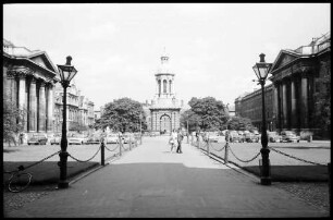 Dublin: Glockenturm im Trinity College