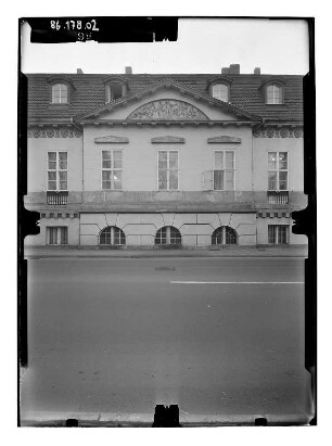 Potsdam, Behlertstraße 31. Palais Lichtenau (1796-1797; M. P. Boumann d. J., C. G. Langhans). Straßenfront (Teilansicht)