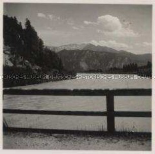 Oberaudorf, Inn bei der Zollhausbrücke Reisach mit Kaisergebirge