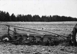 Fünffurchiger Aufsattelpflug zum Ford 6000-Traktor