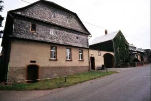 Straßenansicht eines Hofes