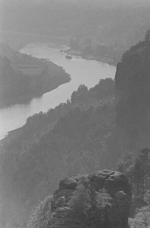 Sächsische Schweiz. Blick von der Bastei in das Elbtal