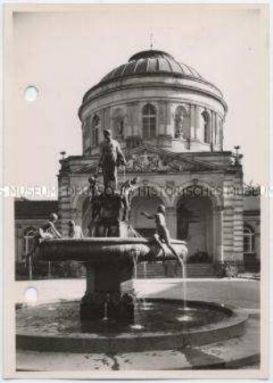 Karlsruhe, Städtisches Vierordtbad und Hygieia-Brunnen