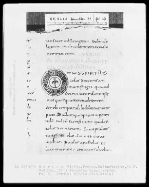 Institutio canonicorum concilii Aquisgranensis anno 816, Aachener Konzilsakten — Initiale O(mnis spiritalis), Folio 37recto
