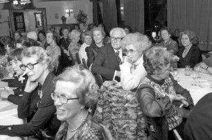 Untermünstertal: Gruppen beim Dinner