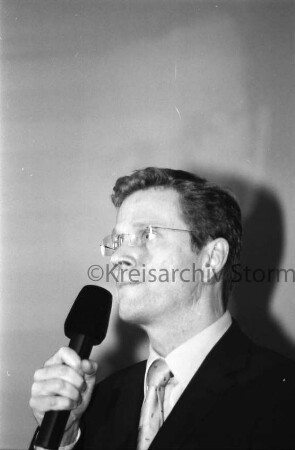 FDP: Wahlkampfveranstaltung zur Landtagswahl: Schulzentrum Am Heimgarten, Forum: FDP-Generalsekretär Guido Westerwelle bei Ansprache mit Mikrofon: 18. Februar 2000unverzeichnet