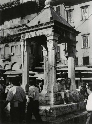 Piazza delle Erbe, Verona