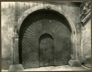 Bahnhofstr. 92, Tor. Schlußstein mit Küferzeichen, 1725