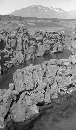 Vulkanische Erdspalte im Lavafeld von Thingvellir, Island