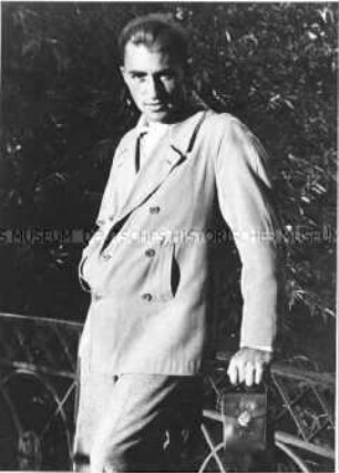 Walter Ballhause mit seiner Leica