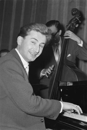Dresdner Tanzsinfoniker unter Leitung von Günter Hörig bei einem Auftritt im Hygiene-Museum Dresden
