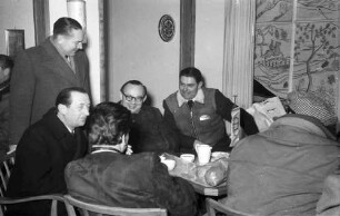 Freiburg: Am Tisch: Gustav Menz, Düsseldorf; ? DKW; Hubert Brand, Ingolstadt