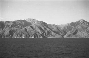 Südküste zwischen Kap Lithinos und A. Krio : Blick vom Schiff auf die Südküste von Kreta bei Kap Lithinos