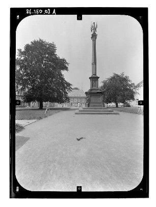 Denkmal für die Befreiungskriege von 1813 bis 1815 : Denkmal für die Befreiungskriege von 1813 bis 1815. Eisenguß; Höhe 13 m (1863-1865; A. Wolff nach Entwurd von H. Willebrand). Güstrow, Franz-Parr-Platz