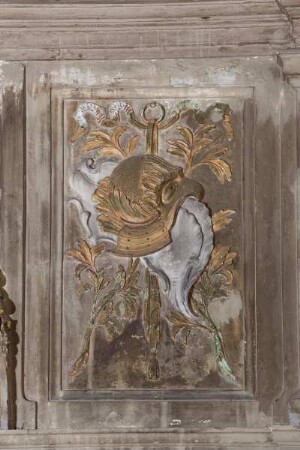 Portalrahmung mit Trophäen — Trophäe