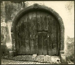 Haus Nr. 62. Tor, Schlußstein mit Küferzeichen, 1701