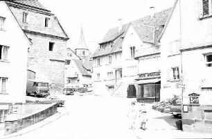 Weinsberg: Gasse mit Turm der Stadtkirche