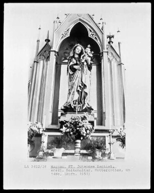Seitenaltar mit Madonna