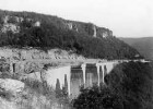 Drachenlochbrücke, km 152,933 Im Hintergrund Behelfsumfahrt Die Brücke wurde 1935 - 1937 gebaut, 1945 gesprengt und 1949/50 wieder aufgebaut.