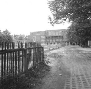 Cottbus, August-Bebel-Straße 42/43. Bauhausschule. 1929. Hofansicht