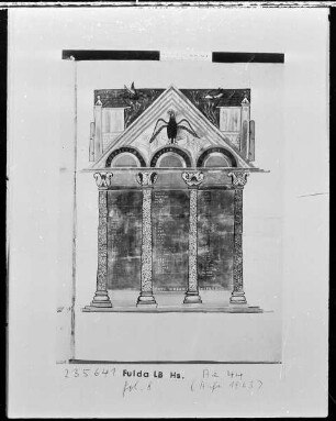 Evangeliar — Kanontafel mit Architektur und Adler, Folio 8recto