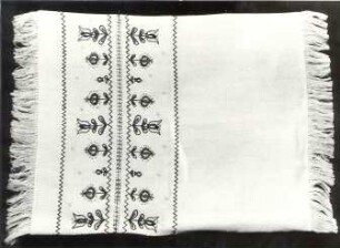 Stickerei : Bildende Volkskunst - Flachsfaser (künstlerisches Weben, Sticken, Spitze u. ä). Objekt einer Ausstellung sorbischer Laienkünstler 1961 (siehe auch: Nowa Doba 1961, Nr. 107, S. 3)