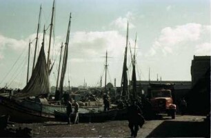 [Istanbul: Segelboote im Hafen]