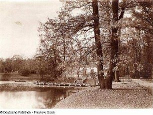 Dresden. Großer Garten. Bootsstation am Carolasee