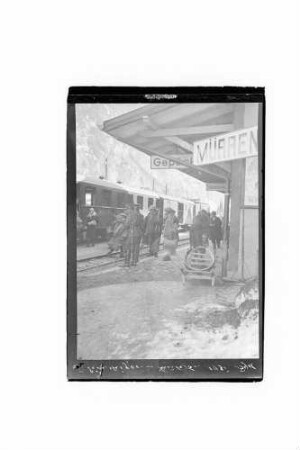 Einstieg am Bahnhof Mürren nach Lauterbrunnen