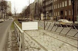 Berlin: Gedenkschiene für die Eisenbahn in der Stresemannstraße