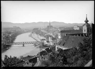 Österreich, Steyr. Blick vom Taborturm auf den Zusammenfluss von Enns und Steyr