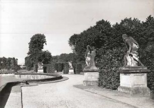 Heidenau-Großsedlitz. Barockgarten Großsedlitz (1719/1727). Skulpturen am Aufgang zur "Wassertreppe"