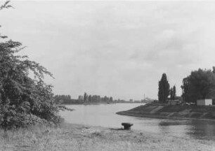 Ausfahrt des neuen Rheinauhafens Mannheim/Rhein