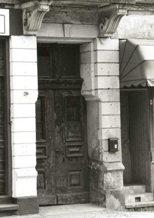 Dresden-Neustadt, Waldschlößchenstraße 20. Wohnhaus mit Ladeneinbauten (um 1890). Hauseingang