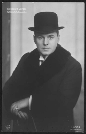 Porträt Alexander Wierth : Porträt des Schauspielers Alexander Wierth. Fotografie (Weltpostkarte) von Bruno Wiehr. Dresden, um 1915