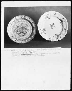 Teller mit chinesischen Streublumen
