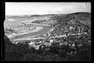 Blick über Mainspitze, Innenstadt und Burg Richtung Maintal